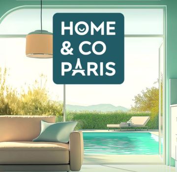 Visuel Home & Co Paris représentant un intérieur contemporain ouvert sur un jardin, avec une ambiance design et bien-être