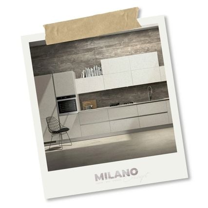 Cuisine moderne minimaliste avec meubles blancs sans poignees, plan lineaire, mur effet beton et four encastre.