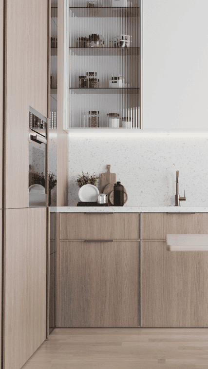 Cuisine minimaliste en bois clair avec rangements intégrés et crédence en pierre lumineuse.